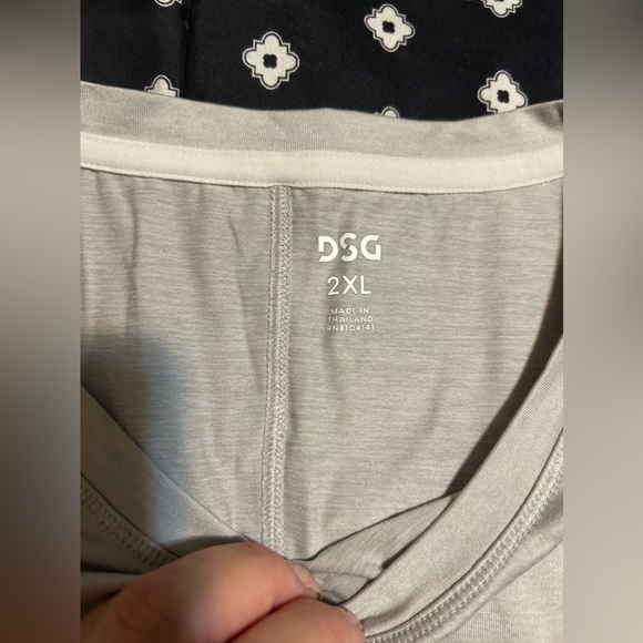 DSG Light grey work out shirt- size xl/2xl - Picture 6 of 8